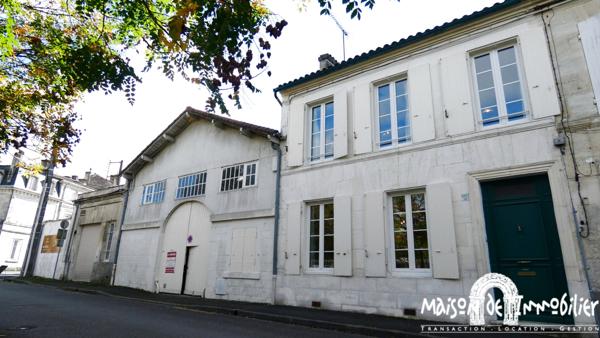 Vente Maison de ville - 6 pièces - Véranda, cour et Garage de plus de 100m² - COGNAC Centre-ville