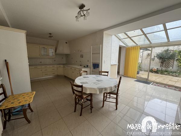 Vente Maison de ville - 6 pièces - Véranda, cour et Garage de plus de 100m² - COGNAC Centre-ville