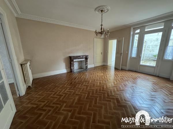 Vente Maison de ville - 6 pièces - Véranda, cour et Garage de plus de 100m² - COGNAC Centre-ville