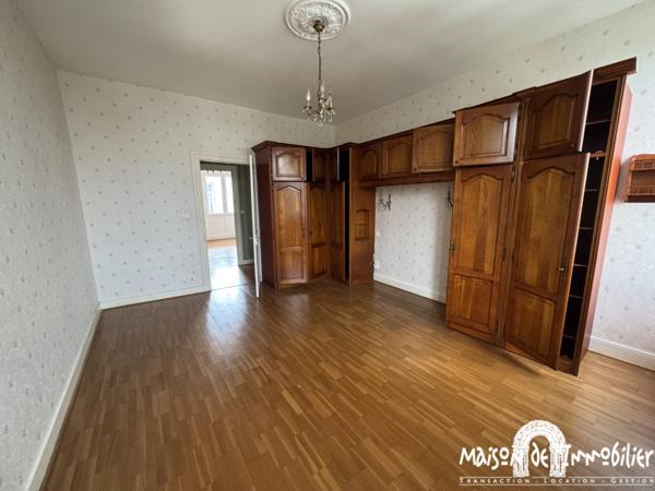 Vente Maison de ville - 6 pièces - Véranda, cour et Garage de plus de 100m² - COGNAC Centre-ville