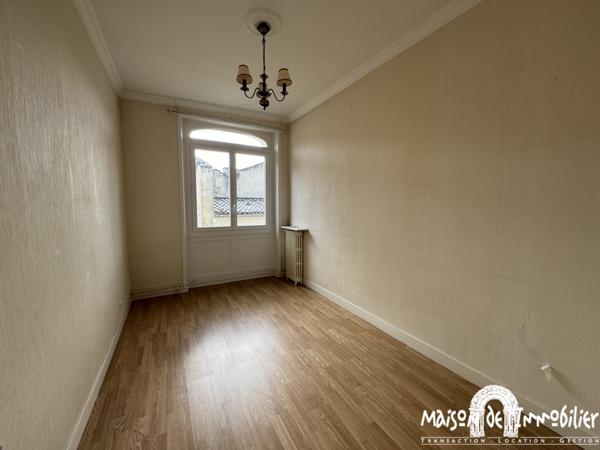 Vente Maison de ville - 6 pièces - Véranda, cour et Garage de plus de 100m² - COGNAC Centre-ville