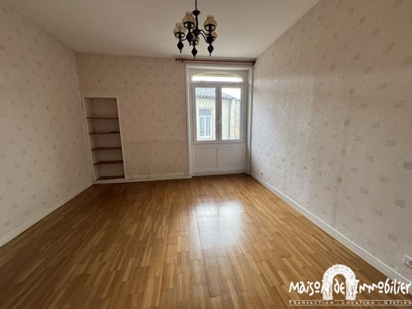Vente Maison de ville - 6 pièces - Véranda, cour et Garage de plus de 100m² - COGNAC Centre-ville