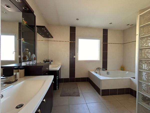 Maison Saint Medard En Jalles 6 pièce(s) 205.30 m2