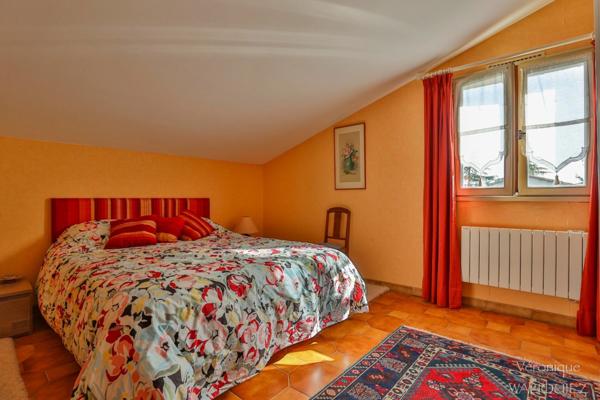 Villa familiale avec piscine – Un écrin de verdure rare à proximité des commodités