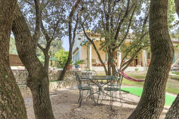 Villa familiale avec piscine – Un écrin de verdure rare à proximité des commodités