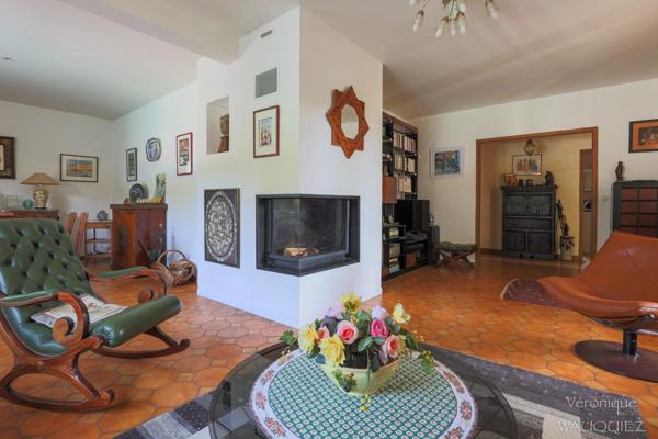 Villa familiale avec piscine – Un écrin de verdure rare à proximité des commodités