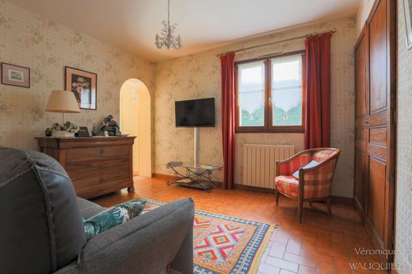 Villa familiale avec piscine – Un écrin de verdure rare à proximité des commodités