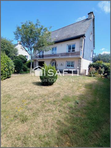 Maison familiale lumineuse sur 2 niveaux , avec 5 chambres et possibilité investissement locatif avec T1 au rdc sur terrain plus de 1000m2 avec dépendances et garages