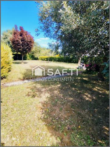 Maison familiale lumineuse sur 2 niveaux , avec 5 chambres et possibilité investissement locatif avec T1 au rdc sur terrain plus de 1000m2 avec dépendances et garages