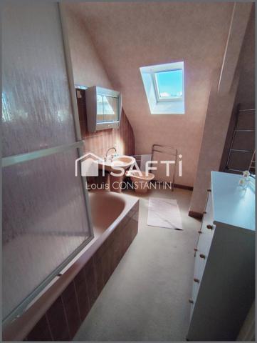 Maison familiale lumineuse sur 2 niveaux , avec 5 chambres et possibilité investissement locatif avec T1 au rdc sur terrain plus de 1000m2 avec dépendances et garages