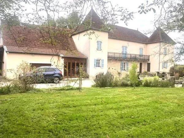 Vente Château 10 pièces 252 m2 à Savigny-en-Revermont