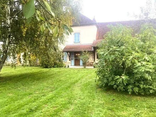 Vente Château 10 pièces 252 m2 à Savigny-en-Revermont