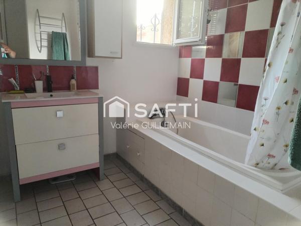 Maison T5 de 1989 de 150m² sur 755m² de terrain avec piscine garage