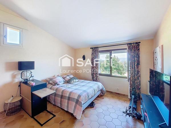 Propriété d’exception avec vue sur le Mont Vinaigre – Prestations haut de gamme, espace, sécurité et autonomie énergétique.