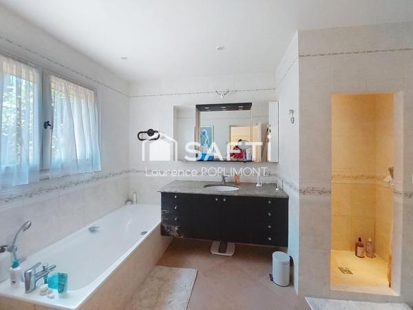 Propriété d’exception avec vue sur le Mont Vinaigre – Prestations haut de gamme, espace, sécurité et autonomie énergétique.