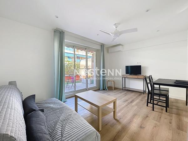 GOLFE-JUAN - STUDIO RÉNOVÉ AVEC TERRASSE EN DERNIER ÉTAGE