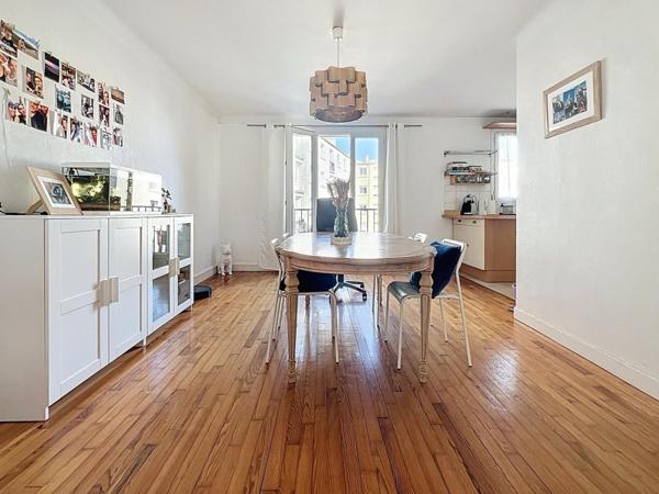 A VENDRE - RIVE DROITE - T4 - 66 M2 - 2 CHAMBRES - BALCON - PARKING