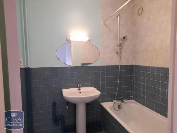 Appartement à louer 3 pièces 67.12m² Angoulême (16000)