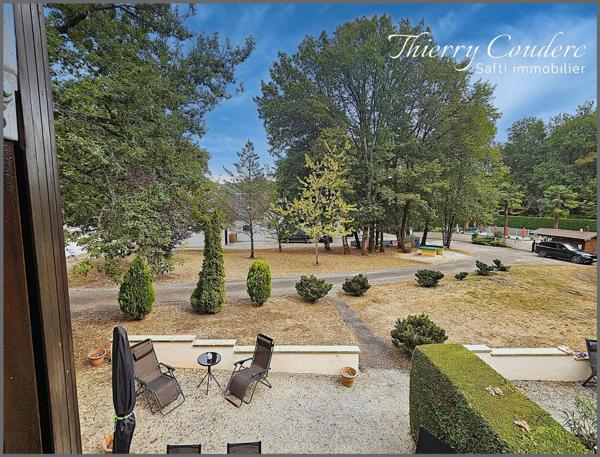 Charmant gîte de 81 m² sur terrain boisé avec piscine chauffée.