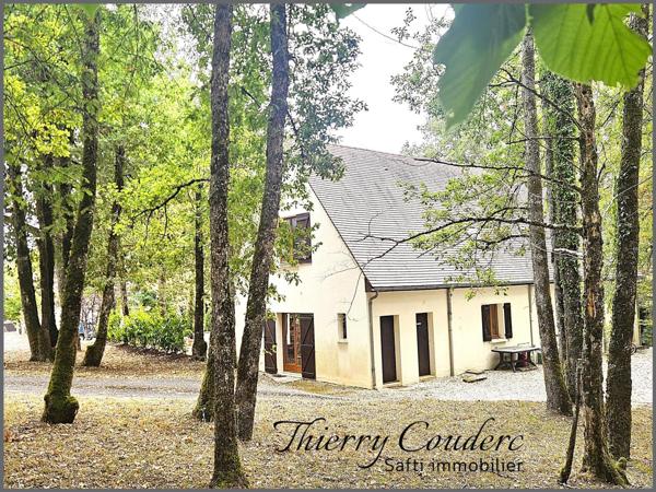 Charmant gîte de 81 m² sur terrain boisé avec piscine chauffée.