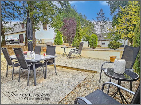 Charmant gîte de 81 m² sur terrain boisé avec piscine chauffée.