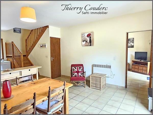 Charmant gîte de 81 m² sur terrain boisé avec piscine chauffée.