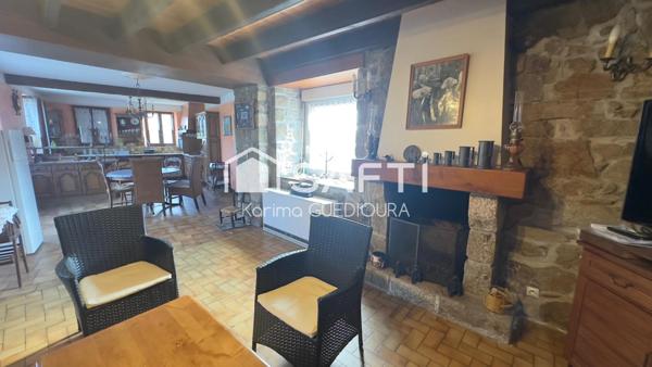 Maison en pierre proche mer