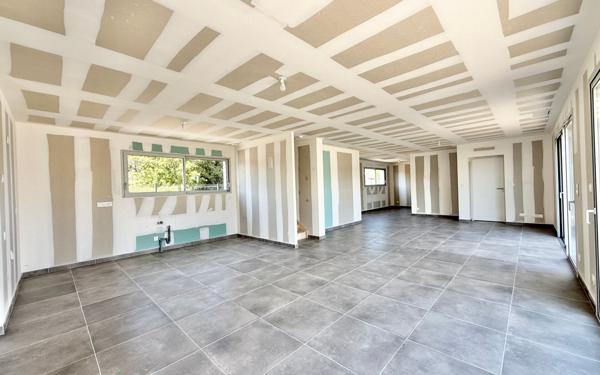 Maison à vendre    7 pièces •  Saint-Médard-en-Jalles