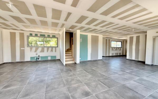 Maison à vendre    7 pièces •  Saint-Médard-en-Jalles