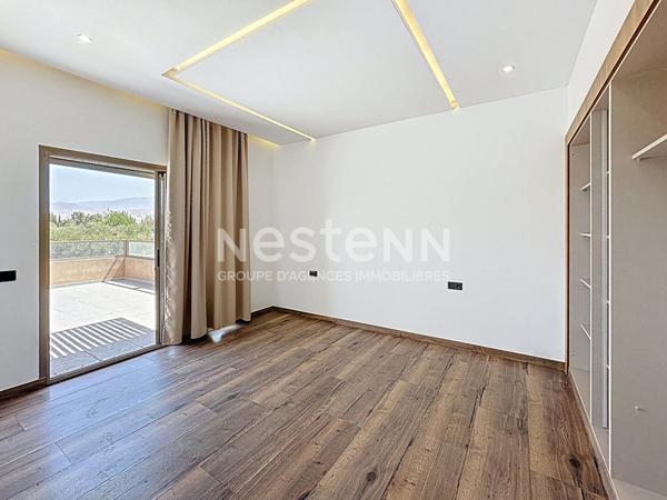 Villa d'architecte moderne de 4 suites route de l'Ourika sur terrain de 1000m2