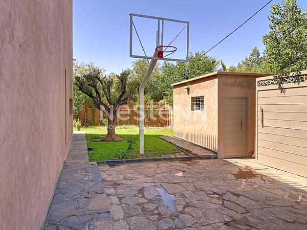 Villa d'architecte moderne de 4 suites route de l'Ourika sur terrain de 1000m2