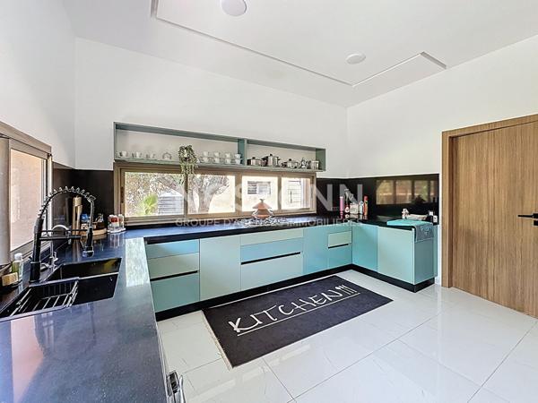 Villa d'architecte moderne de 4 suites route de l'Ourika sur terrain de 1000m2
