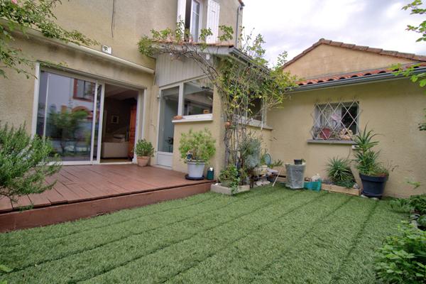 AGEN CENTRE - MAISON DE CHARME AVEC JARDIN ET GRAND GARAGE QUARTIER PREFECTURE