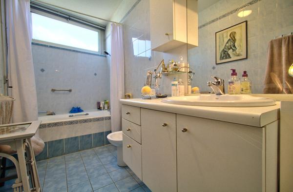 AGEN Tour Victor Hugo - Appartement de standing traversant de 133m² avec 3 chambres, climatisation, balcon, cellier et garage sécurisé