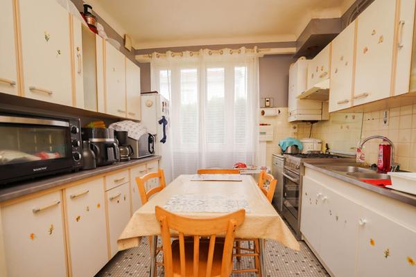 Pau - Immeuble de rapport - 2 appartements loués - Proche Hôpital et Total Garages et jardin