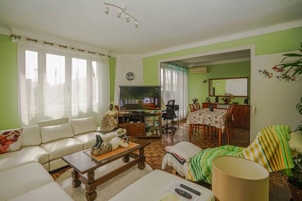 Pau - Immeuble de rapport - 2 appartements loués - Proche Hôpital et Total Garages et jardin