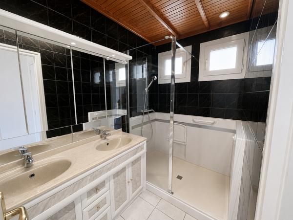 Maison
         4 pièces
        - 77 m² 155 900 € *