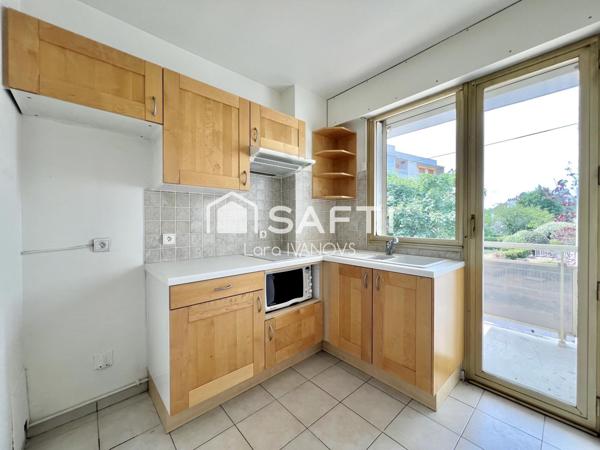 Studio lumineux avec double balcon et double cave
