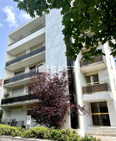 Studio lumineux avec double balcon et double cave