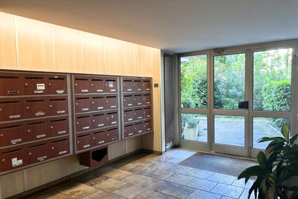 Appartement à vendre 5 pièces - Rez de jardin - CALME - PARKINGS - PROCHE DES COMMODITES