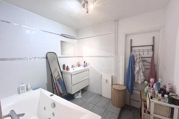Appartement à vendre 5 pièces - Rez de jardin - CALME - PARKINGS - PROCHE DES COMMODITES