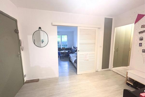 Appartement à vendre 5 pièces - Rez de jardin - CALME - PARKINGS - PROCHE DES COMMODITES