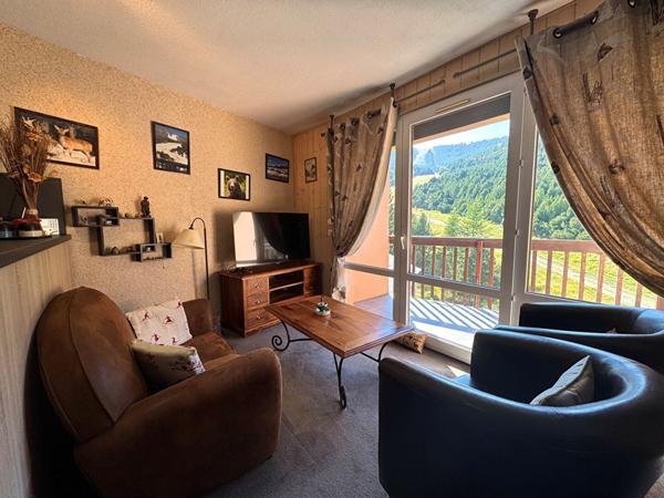 Bel appartement au pied des pistes avec vue montagne ? 2 chambres, balcon, parking