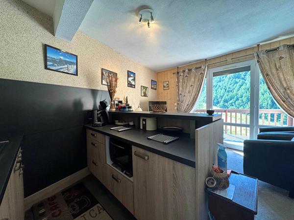 Bel appartement au pied des pistes avec vue montagne ? 2 chambres, balcon, parking