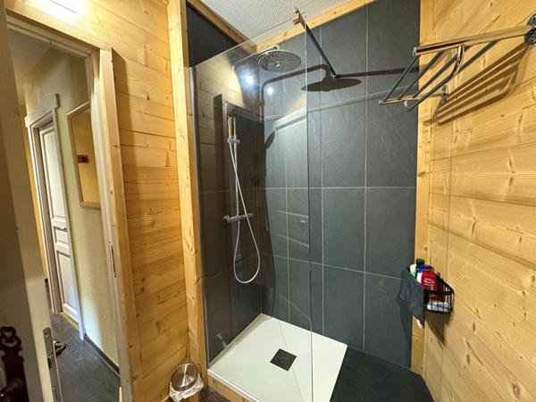 Bel appartement au pied des pistes avec vue montagne ? 2 chambres, balcon, parking