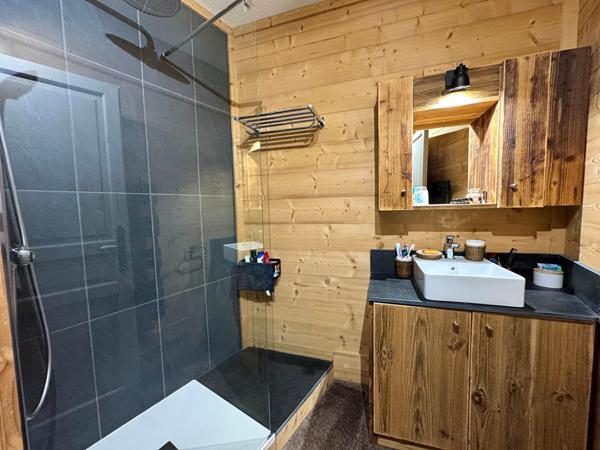 Bel appartement au pied des pistes avec vue montagne ? 2 chambres, balcon, parking