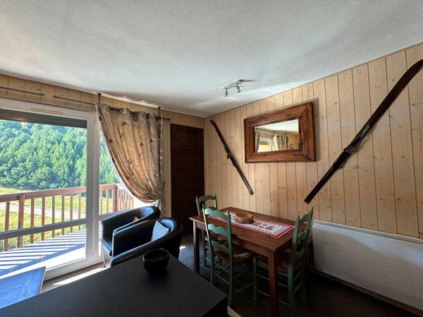 Bel appartement au pied des pistes avec vue montagne ? 2 chambres, balcon, parking