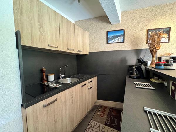 Bel appartement au pied des pistes avec vue montagne ? 2 chambres, balcon, parking