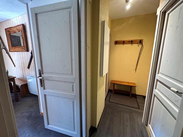 Bel appartement au pied des pistes avec vue montagne ? 2 chambres, balcon, parking