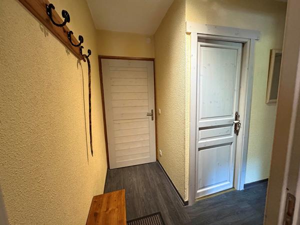 Bel appartement au pied des pistes avec vue montagne ? 2 chambres, balcon, parking